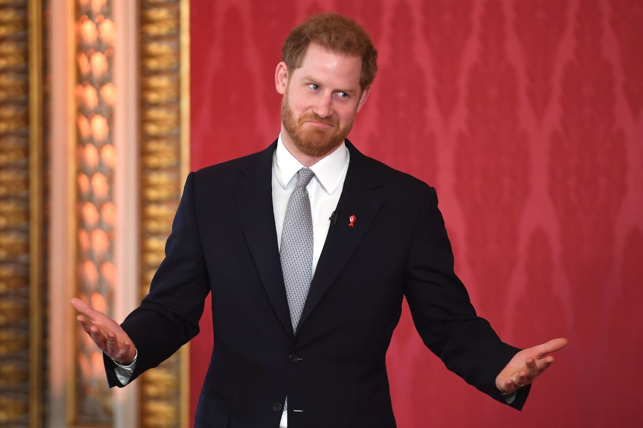 El príncipe Harry ha asistido a su primer evento público después que él y su esposa anunciaron que pretenden ser económicamente independientes de la corona británica al apartarse como 
<b><a href="https://www.univision.com/famosos/la-reina-isabel-da-su-bendicion-a-los-planes-de-independencia-del-principe-harry-y-meghan-markle-fotos">miembros de alto rango</a></b> de la familia real.
<br>