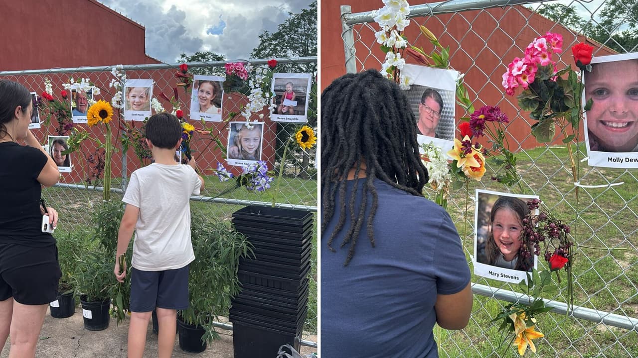 La comunidad colocó fotos de las personas que perdieron la vida, 
<b><a href="https://www.univision.com/local/san-antonio-kwex/camp-mystic-27-muertes-quedan-ninas-desaparecidas-rio-guadalupe-texas-fotos" target="_blank">incluidas las 27 niñas del Mystic Camp</a></b>.