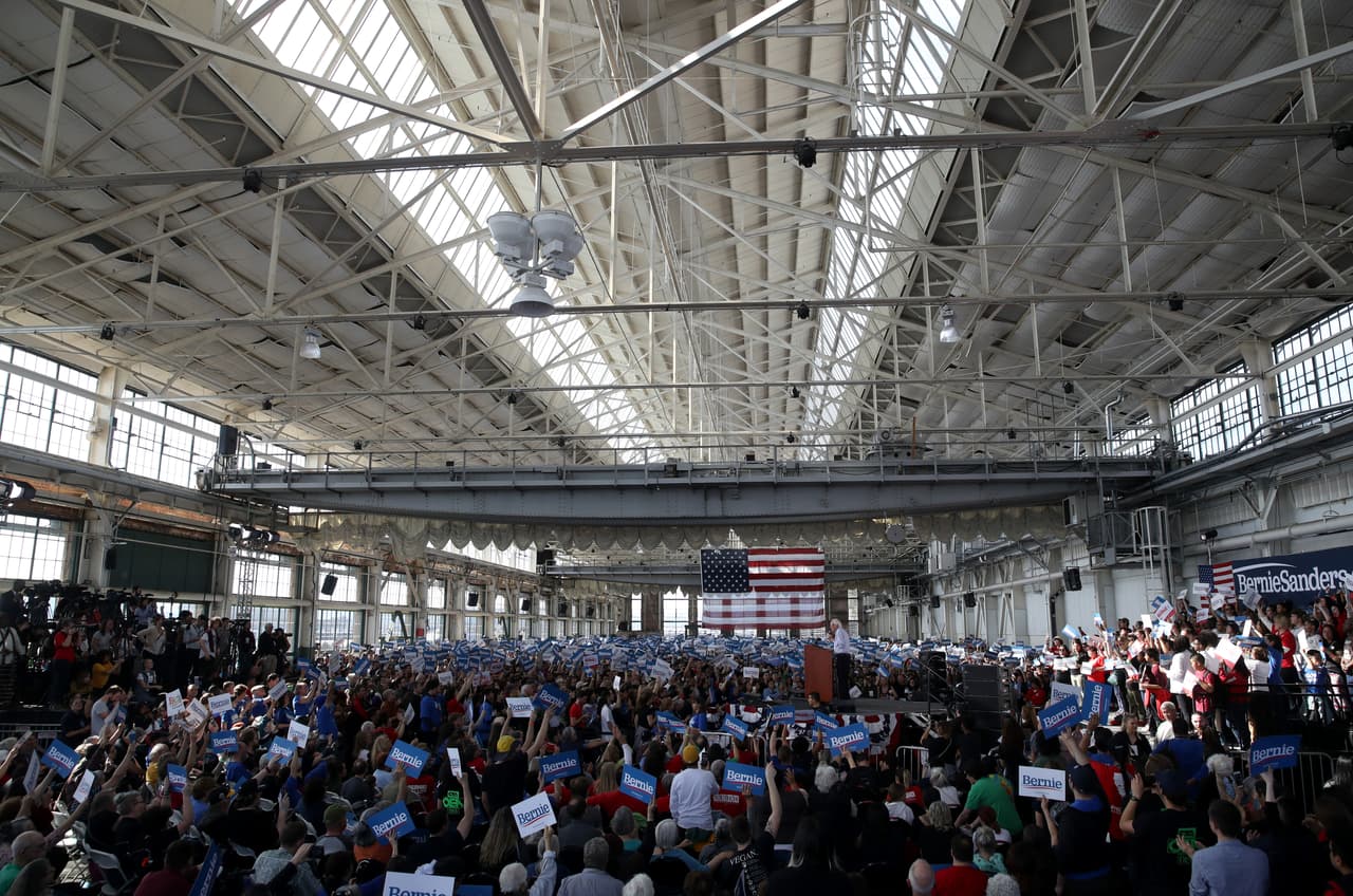 El recinto de Richmond, California, donde se presentó Sanders lució atriborrado.