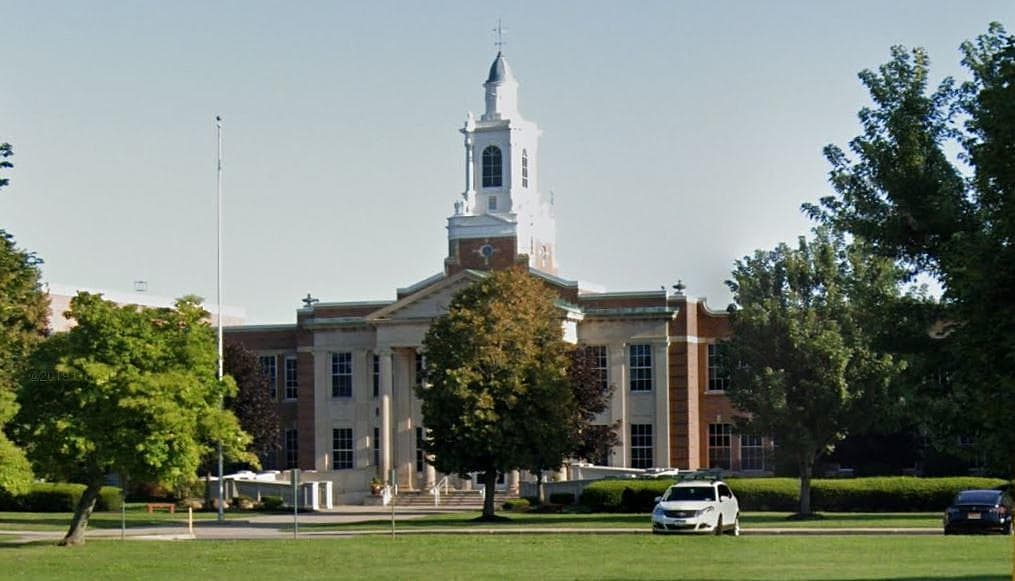 <b>Williamsville South High School: </b>La primera escuela de Williamsville en hacer la lista. Will South obtuvo una A+ para maestros y una calificación general de A.
<br>
<br>