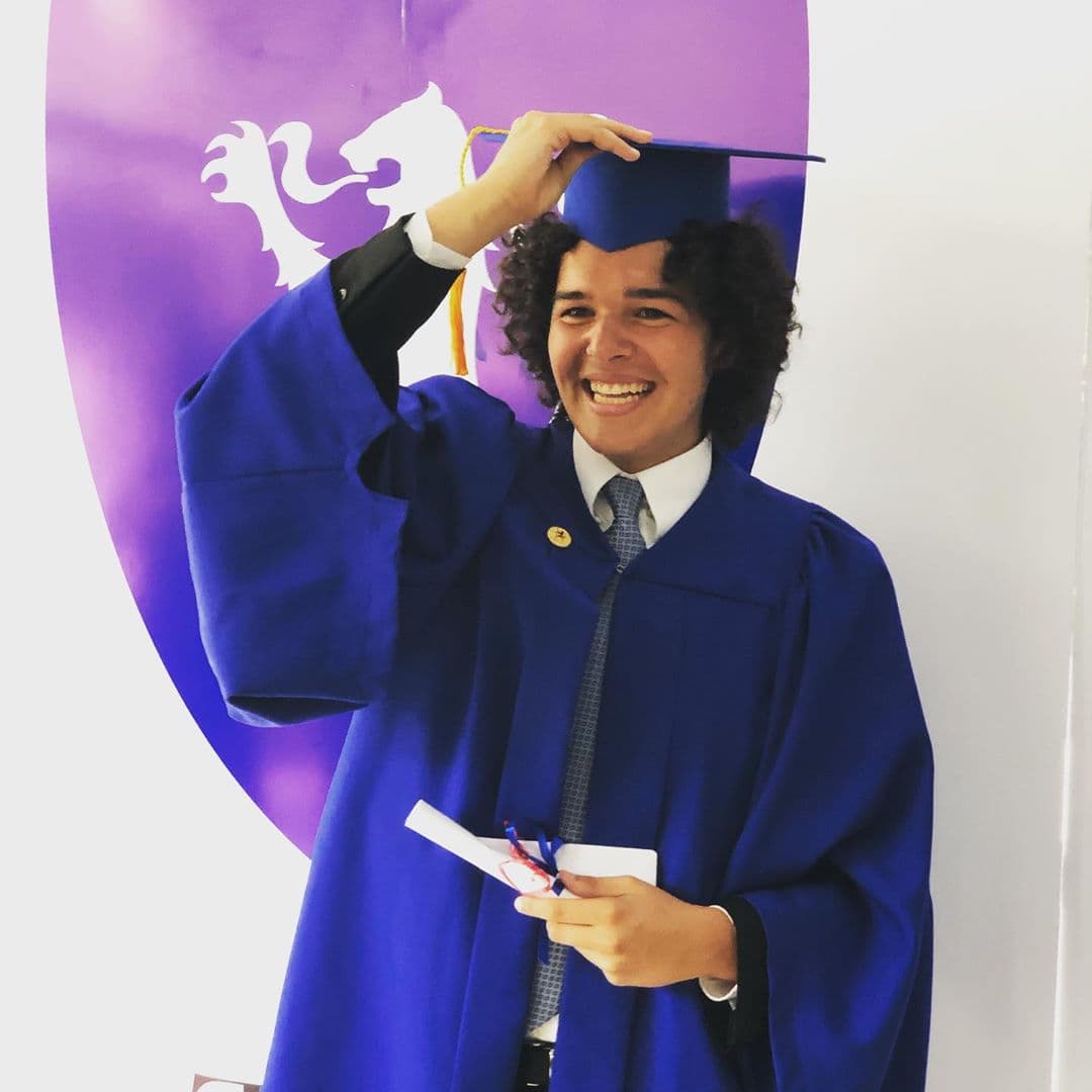 Se trata de la graduación de la preparatoria de José Eduardo, uno de los gemelos de la pareja.