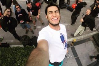 Jonathan Florez compartió en su cuenta de Twitter esta imagen de su llegada a China.