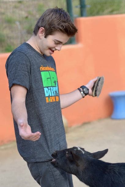 Famosos, voluntarios y hasta las Tortugas Ninja se divirtieron a lo máximo durante la fiesta rural "Get Dirty" en el Zoológico de Los Ángeles. El evento les permitió a los participantes un día repleto de actividades junto a los animalitos. Asimismo, la diversión tuvo un enfoque en la conservación del medio ambiente.