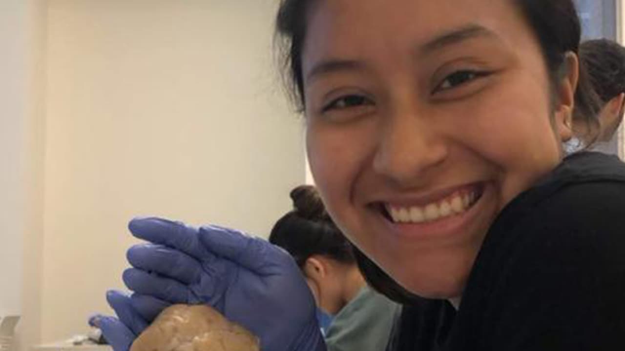 La joven donó los ahorros que tenía destinados para la universidad a su madre quien había perdido su trabajo y estaba a punto de ser desalojada.