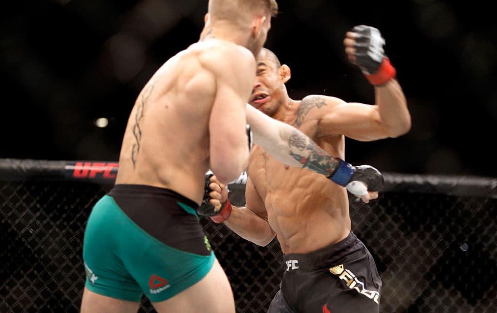 El combate contra el brasileño por el título por el Campeonato de Peso Pluma de UFC apenas duró 13 segundos y se impuso McGregor.