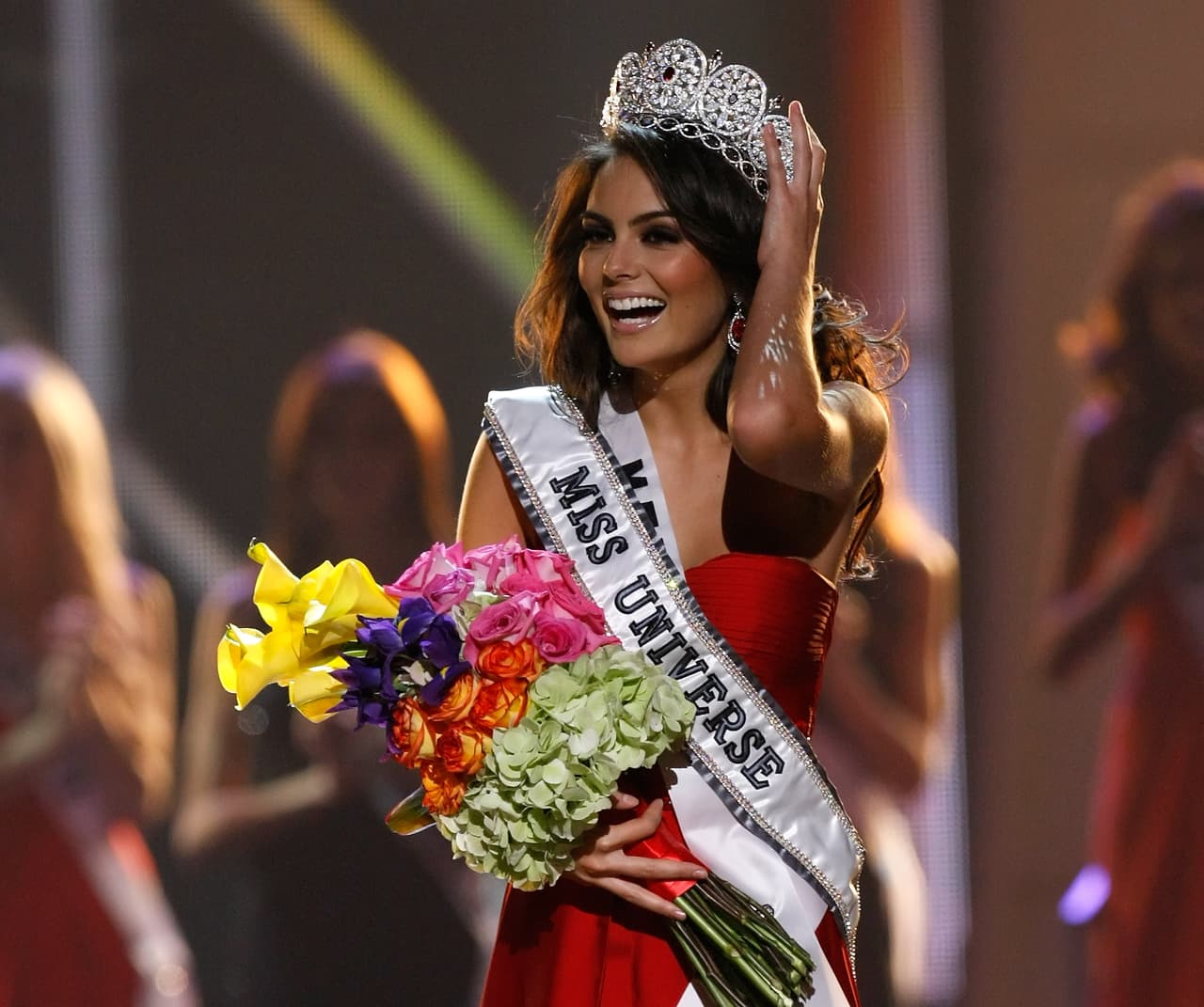 La mexicana Ximena Navarrete venció a sus contrincantes en Miss Universo 2010, dándole a México un segundo reinado en ese certamen.