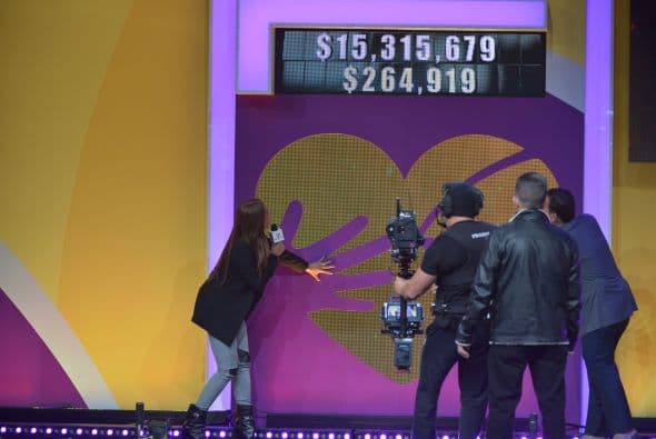 Mira los mejores momentos detrás de cámaras y en el escenario con todas las estrellas que llegaron a Teletón USA para participar en esta importante causa.