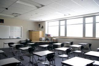 ¿Se debería suspender a una maestra por compartir su orientación sexual con sus estudiantes?