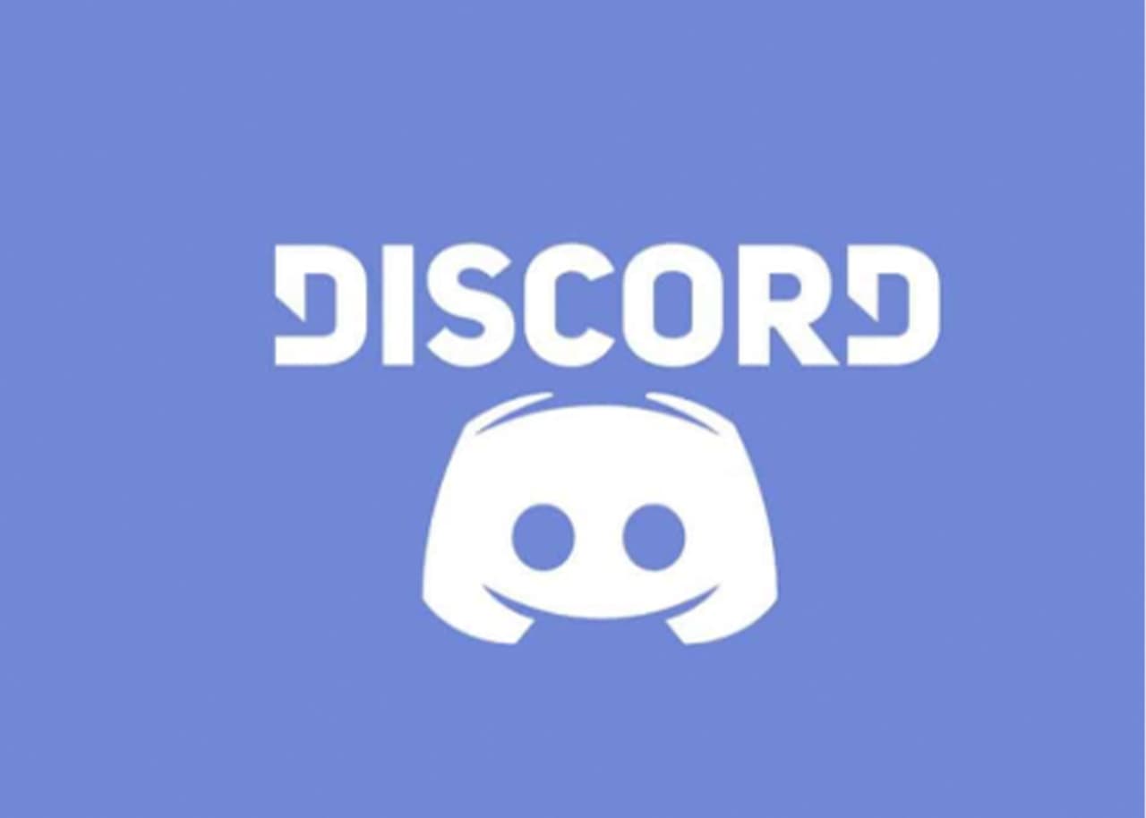 Otra app en la cual los padres deben estar atentos a Discord, diseñada principalmente para jugadores, que permite la interacción entre ellos. Las investigaciones indican que 
<b>los videojuegos en línea pueden ser una puerta de entrada a preocupaciones y problemas, dependiendo de con quién se relaciones el menor.</b>