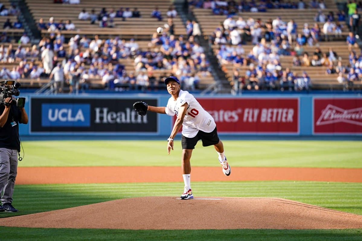 Mbappé se olvida del fútbol y se convierte en Dodger por un día