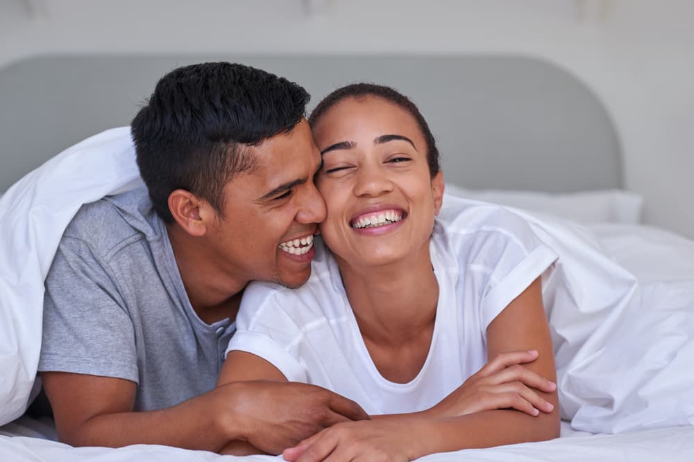 <b>ARIES</b>
<br>Como buen signo de fuego, es explosivo, impulsivo, su pasión estalla con rapidez y van directo al grano. Marte los lidera y les ayuda a ser muy apasionados y con libido hasta exagerado.