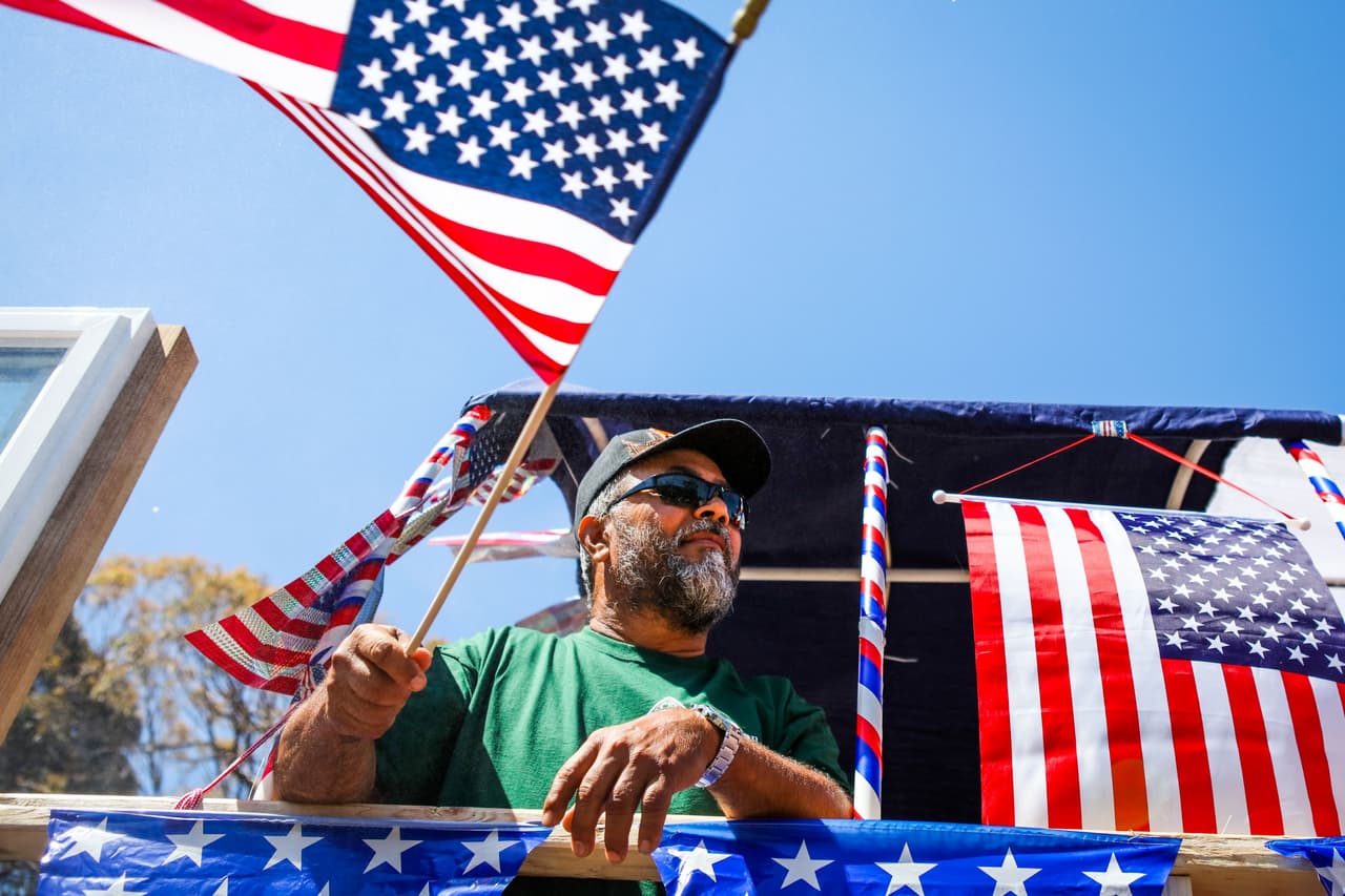 <b><a href="https://www.visitlongbeach.com/events/4th-of-july-fireworks/" target="_blank">Long Beach: </a></b>
<br>Dónde: Long Beach Waterfront
<br>Horario: 9 p.m.
<br>