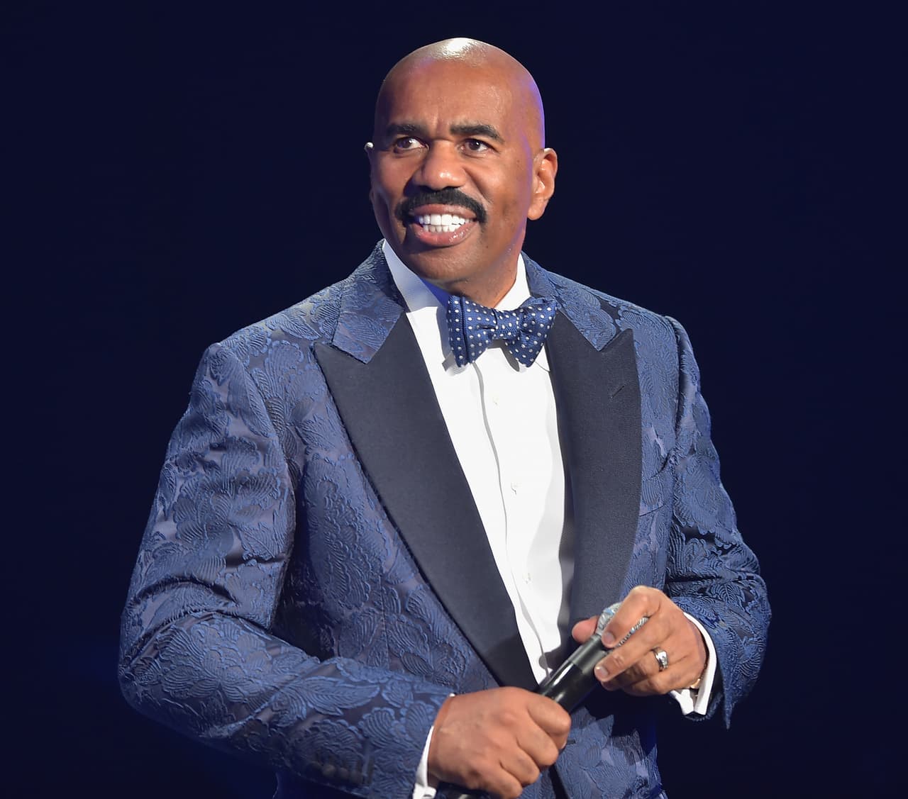 Steve Harvey rompe el silencio tras su error en Miss Universo