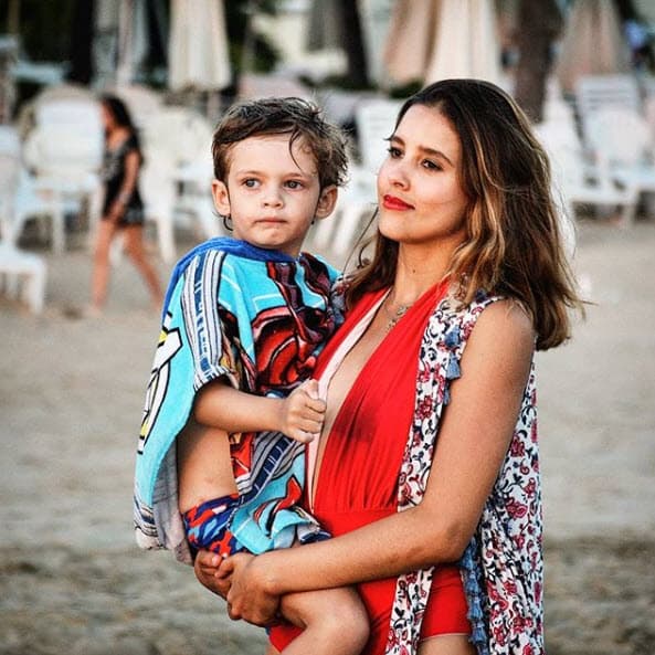 Era común verlos de vacaciones en familia, pues Benicio se lleva muy bien con Paulina: "Él va creciendo y se quieren muchísimo y eso a mí me da mucha felicidad”, confesó Pancheri en abril pasado para 
<a href="https://www.youtube.com/watch?v=N4UHUcgstWM" target="_blank">Televisa Espectáculos</a>.
<br>