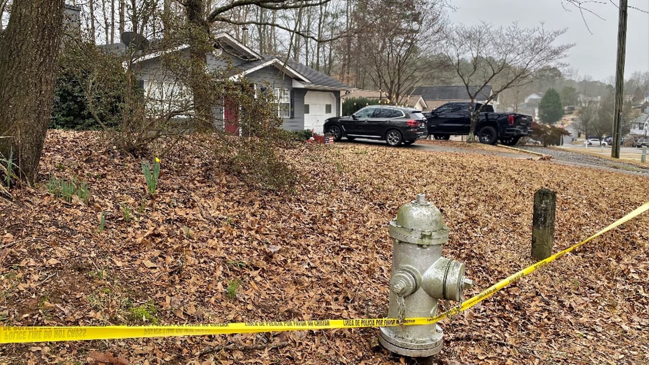 Hombre armado se atrinchera en el condado Gwinnett provocando una situación SWAT