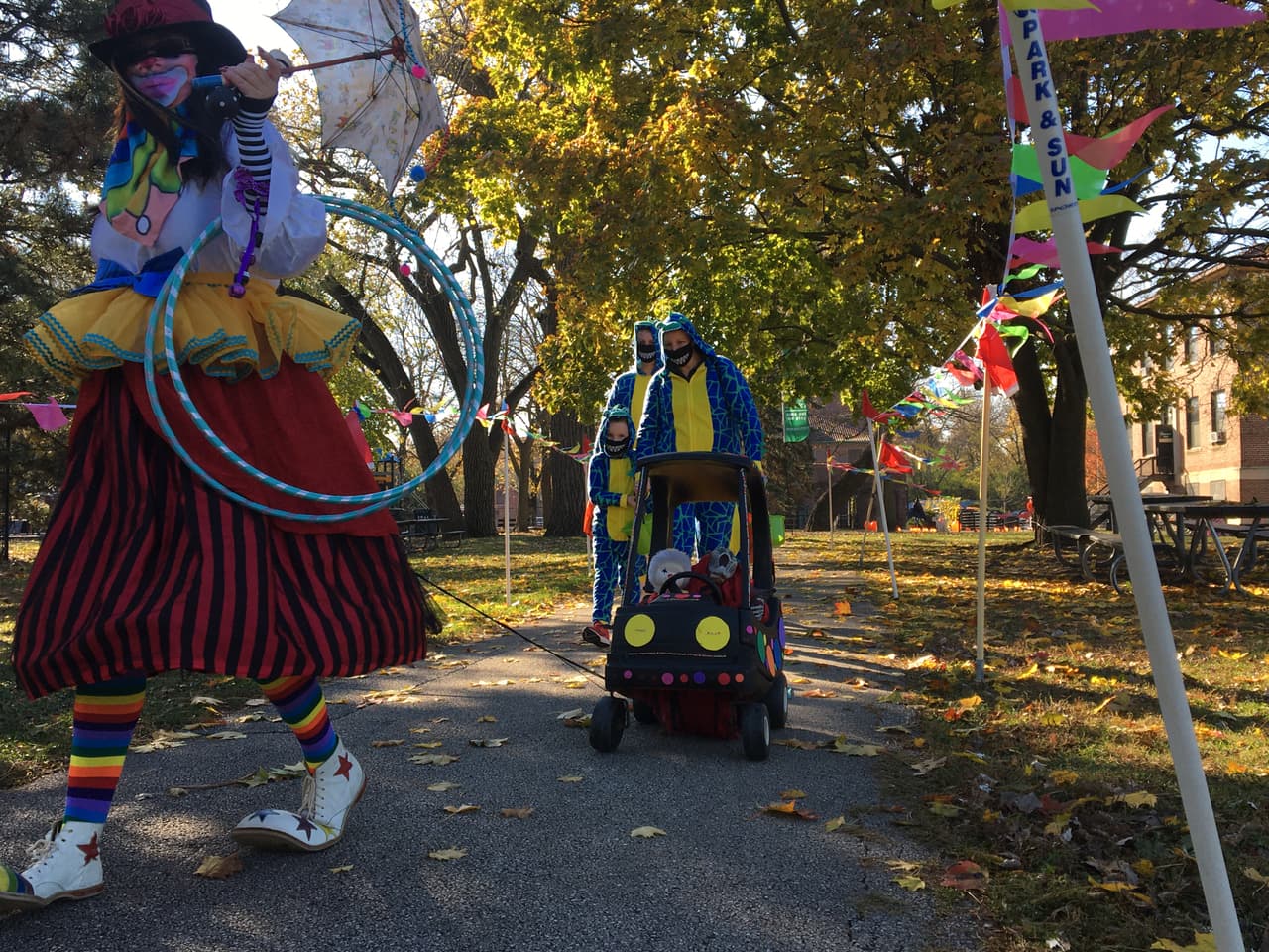 <h3 class="cms-H3-H3">Espeluznante caminata / carrera de 3 km y recolección de alimentos en Hale</h3>
<br>Parque Hale (Nathan), 6258 W.62nd St.
<br>
<b>Sábado 23 de octubre</b>
<br>
<b>10:00 a.m. - 11:30 p.m.</b>
<br>¡Todas las edades!
<br>Las familias participarán en una caminata / carrera de 3 km desde Hale Park hasta Wentworth Park y viceversa. Se les anima a donar cualquier tipo de alimentos no perecederos que luego se llevarán a uno de los bancos de alimentos locales. También se fomentan los disfraces de Halloween. Todos son bienvenidos.