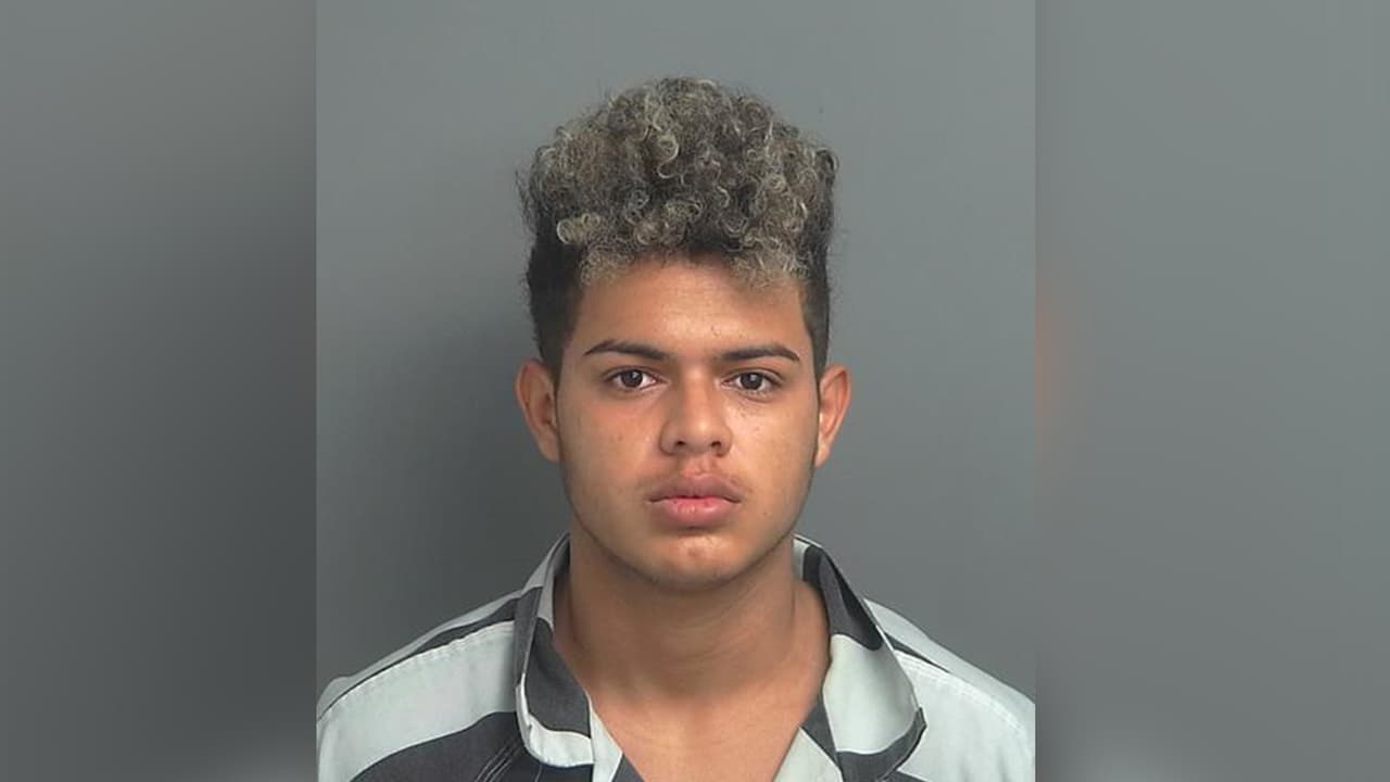 Josue Ivan Funez Gamez, es buscado por agresión sexual contra un menor.