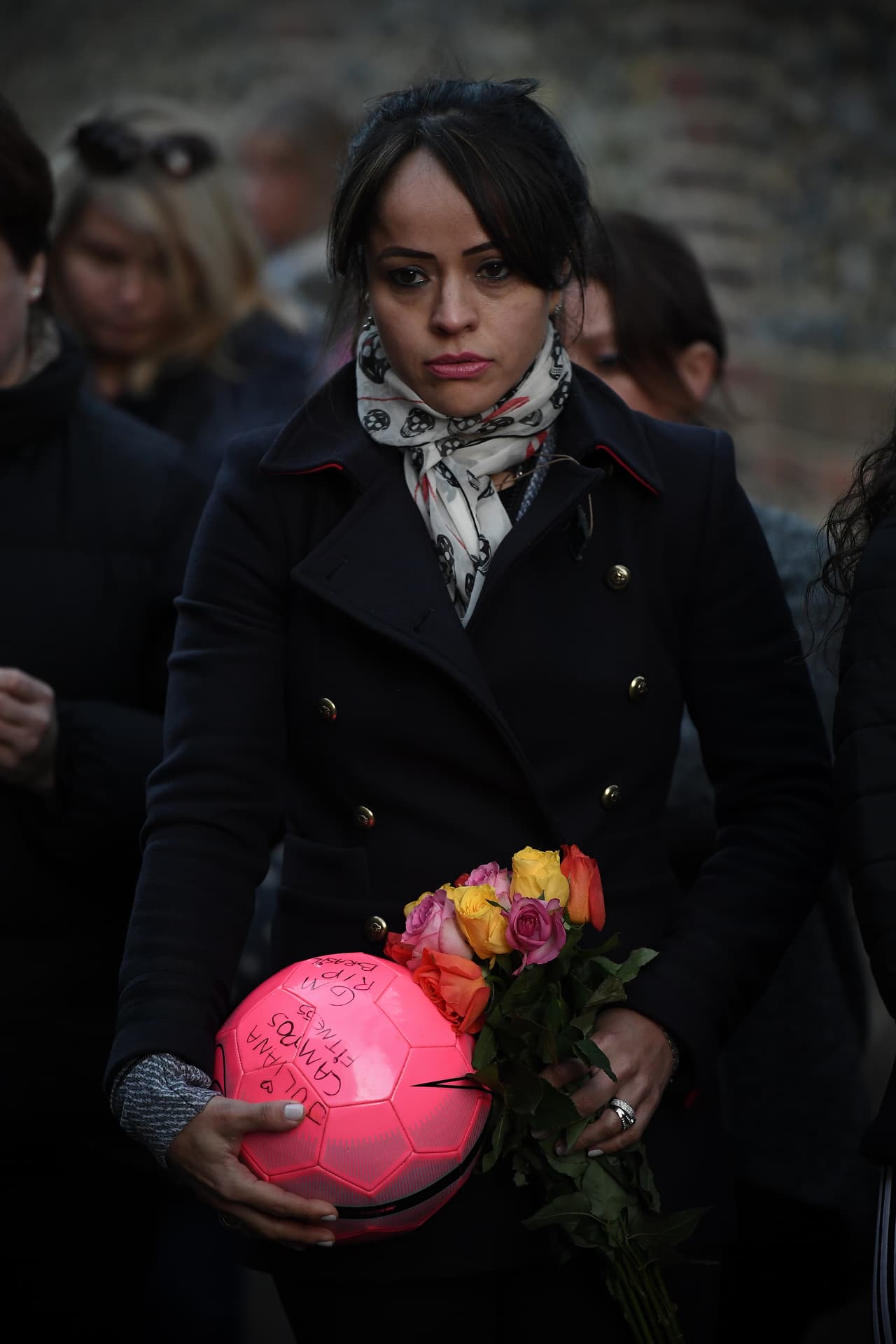 Esta fan brasileña le dejó su mensaje de despedida en un pequeño balón de fútbol.