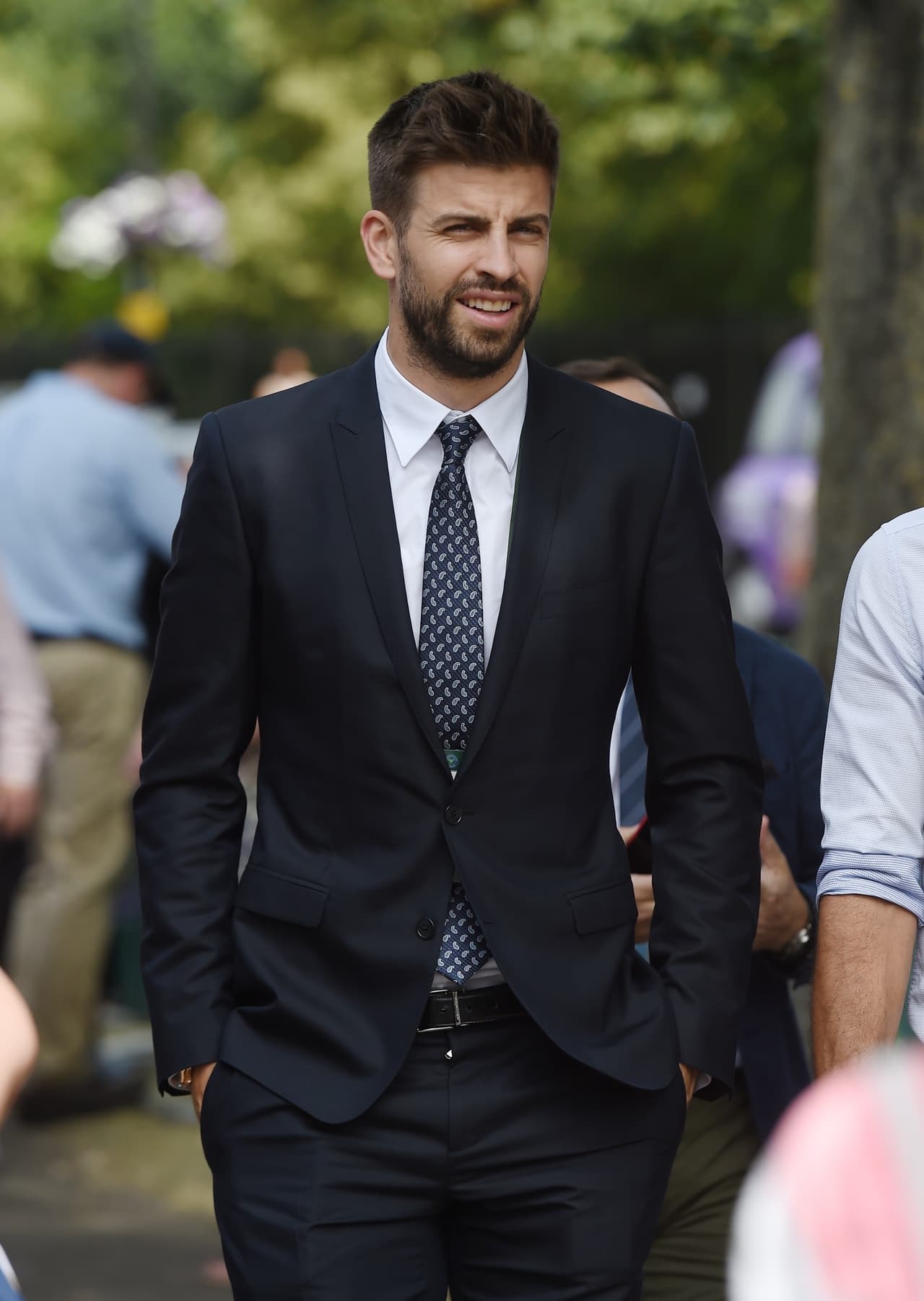 El futbolista
<b><a href="https://www.univision.com/entretenimiento/asi-se-enamoraron-shakira-y-pique-la-historia-detras-del-waka-waka">Gerard Piqué</a></b> está muy bien conectado. Tras la derrota de la selección española ante Rusia en el
<a href="https://elfutboleslodemenos.blogs.univision.com/">Mundial</a>, el también empresario retomó sus compromisos laborales con un viaje a Reino Unido.