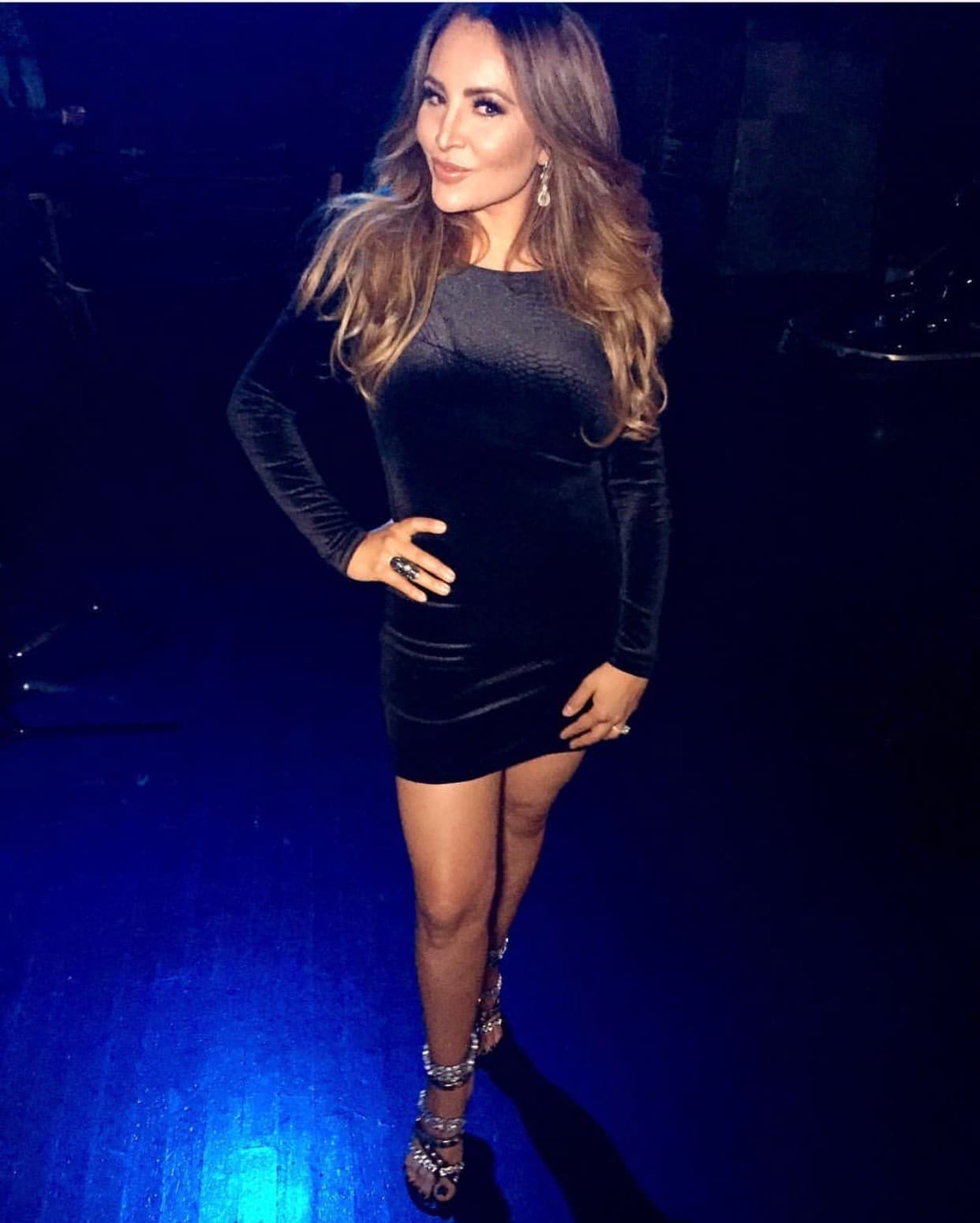 A poco el negro no le queda de maravilla a La Bronca.