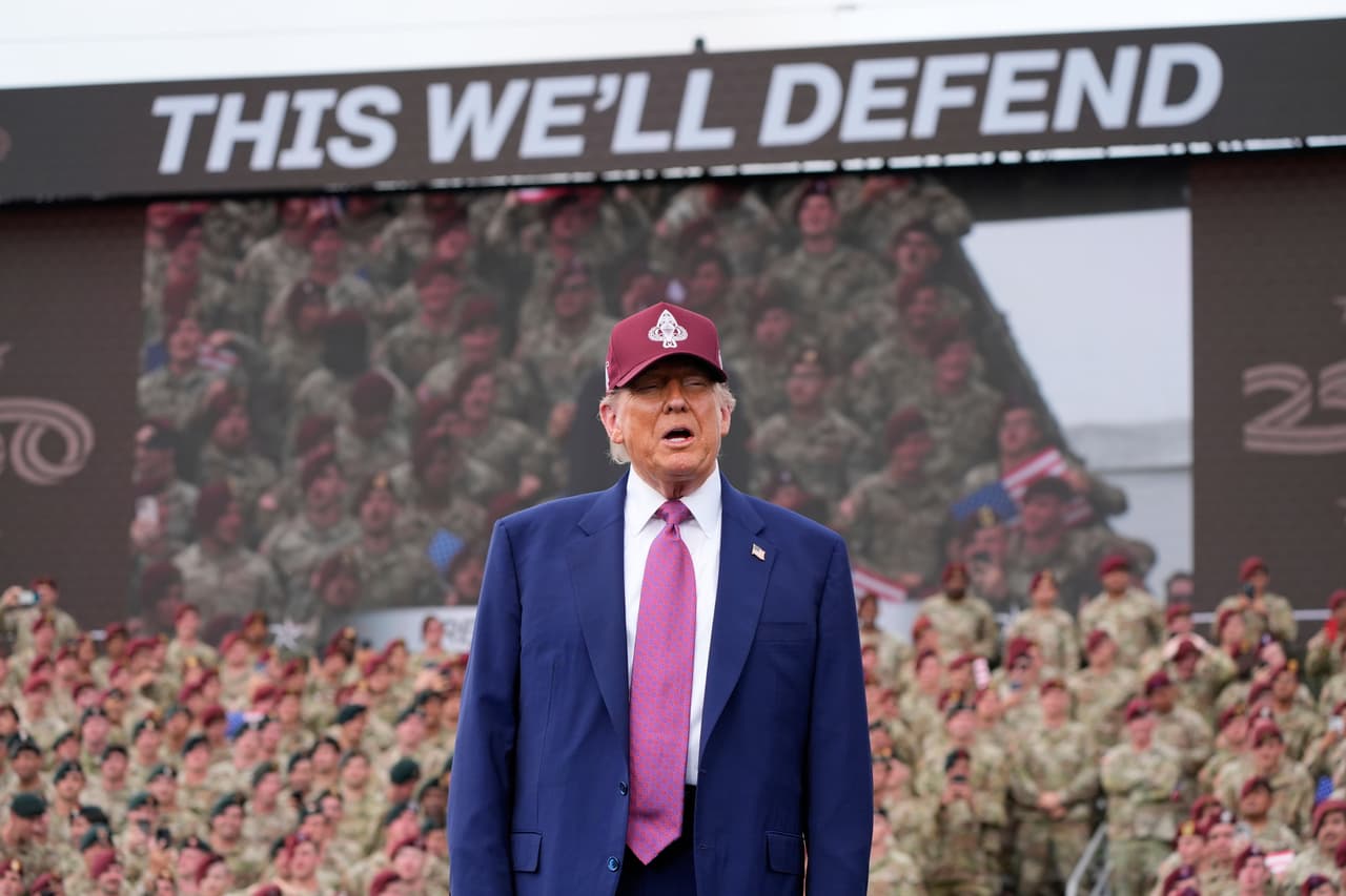 El presidente Donald Trump llega para hablar en Fort Bragg, el martes 10 de junio de 2025, en Fort Bragg, Carolina del Norte.