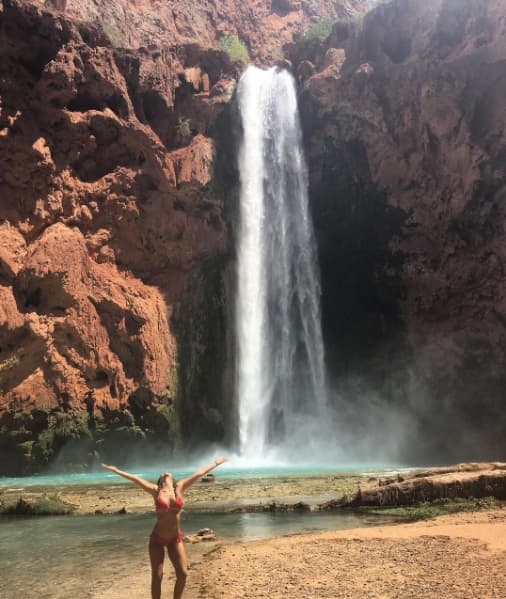 También visitaron las 'Cataratas de Havazu': "El esfuerzo tiene sus frutos..... El paraíso. #mooneyfalls #havasufalls".
