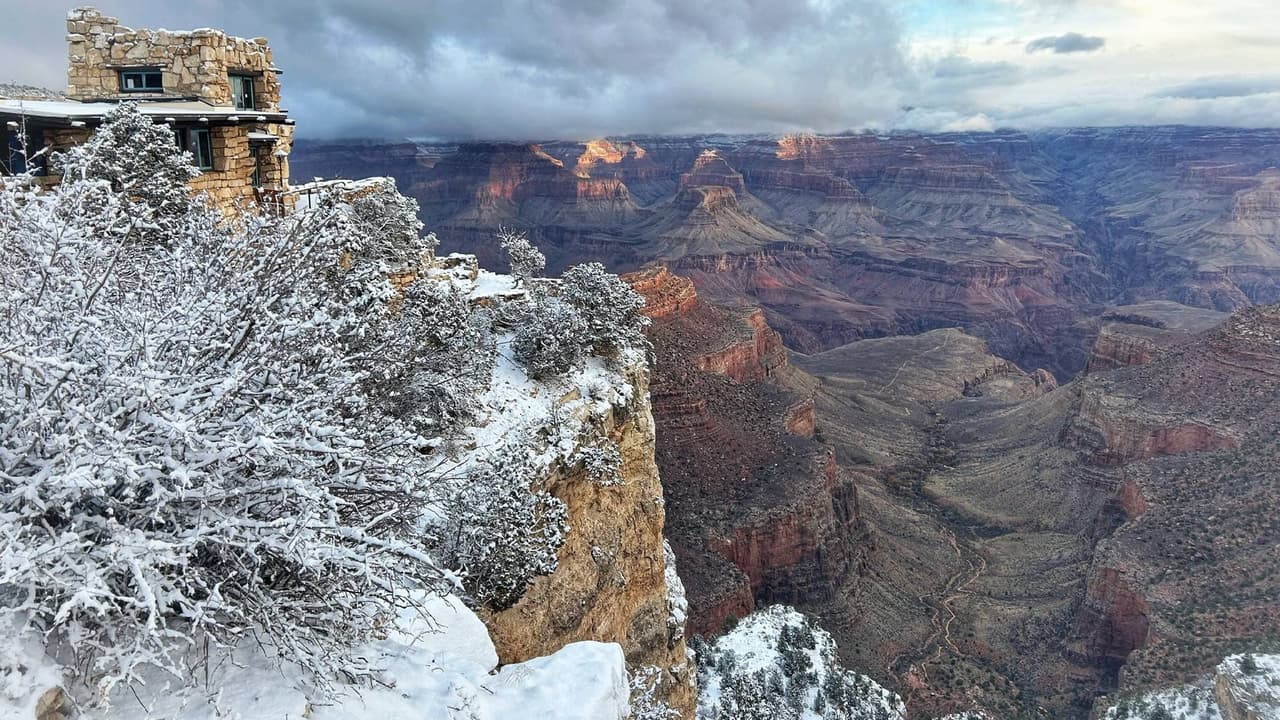 Se hace un llamado a todos los visitantes para que antes de viajar consulten las condiciones meteorológicas en el área, vistan adecuadamente para el clima invernal, y sigan todas las recomendaciones para disfrutar del lugar.