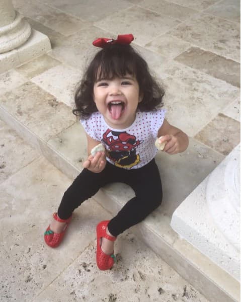 Baby Giulietta descubrió cómo haceros reír y eso es algo que le encanta.