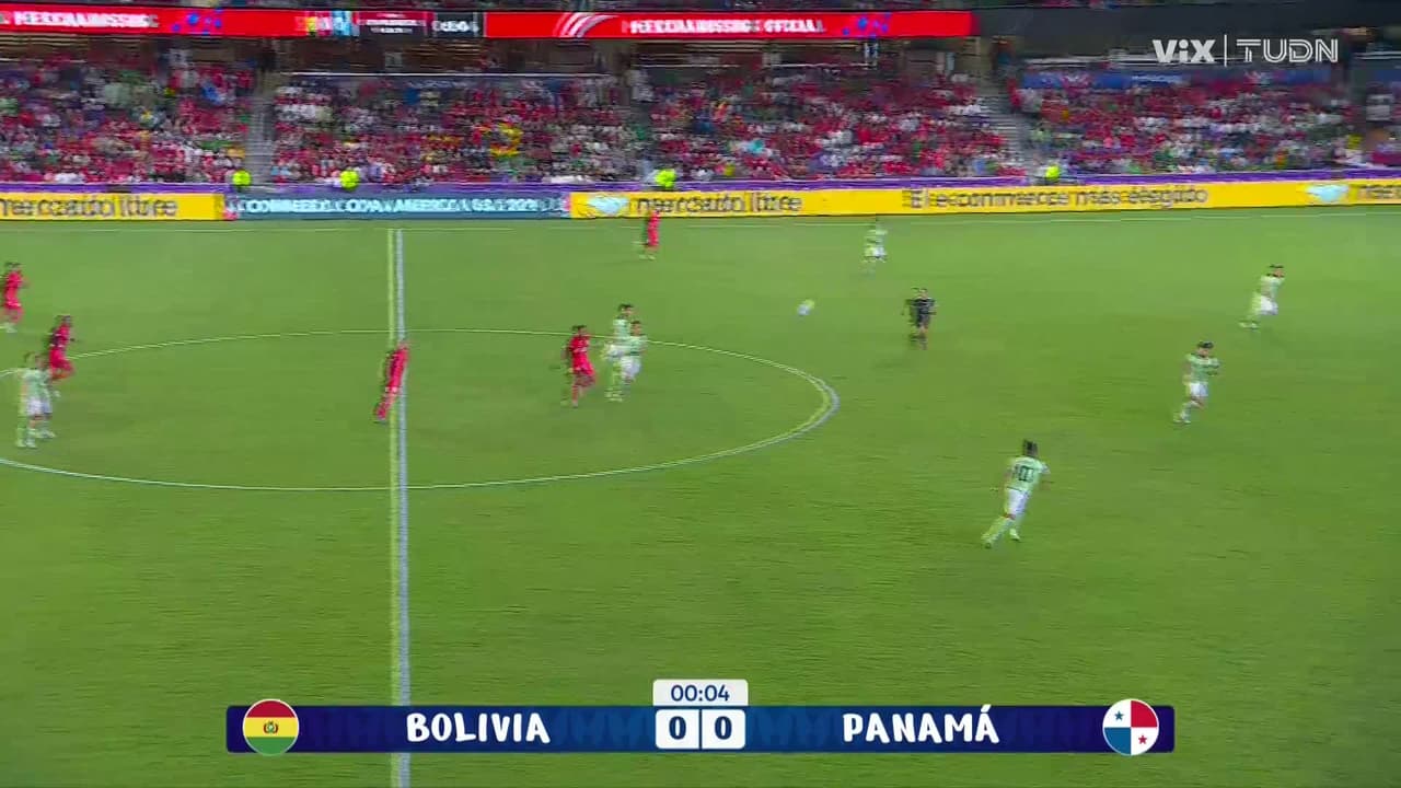 Arranca el partido y la pelota está en juego.