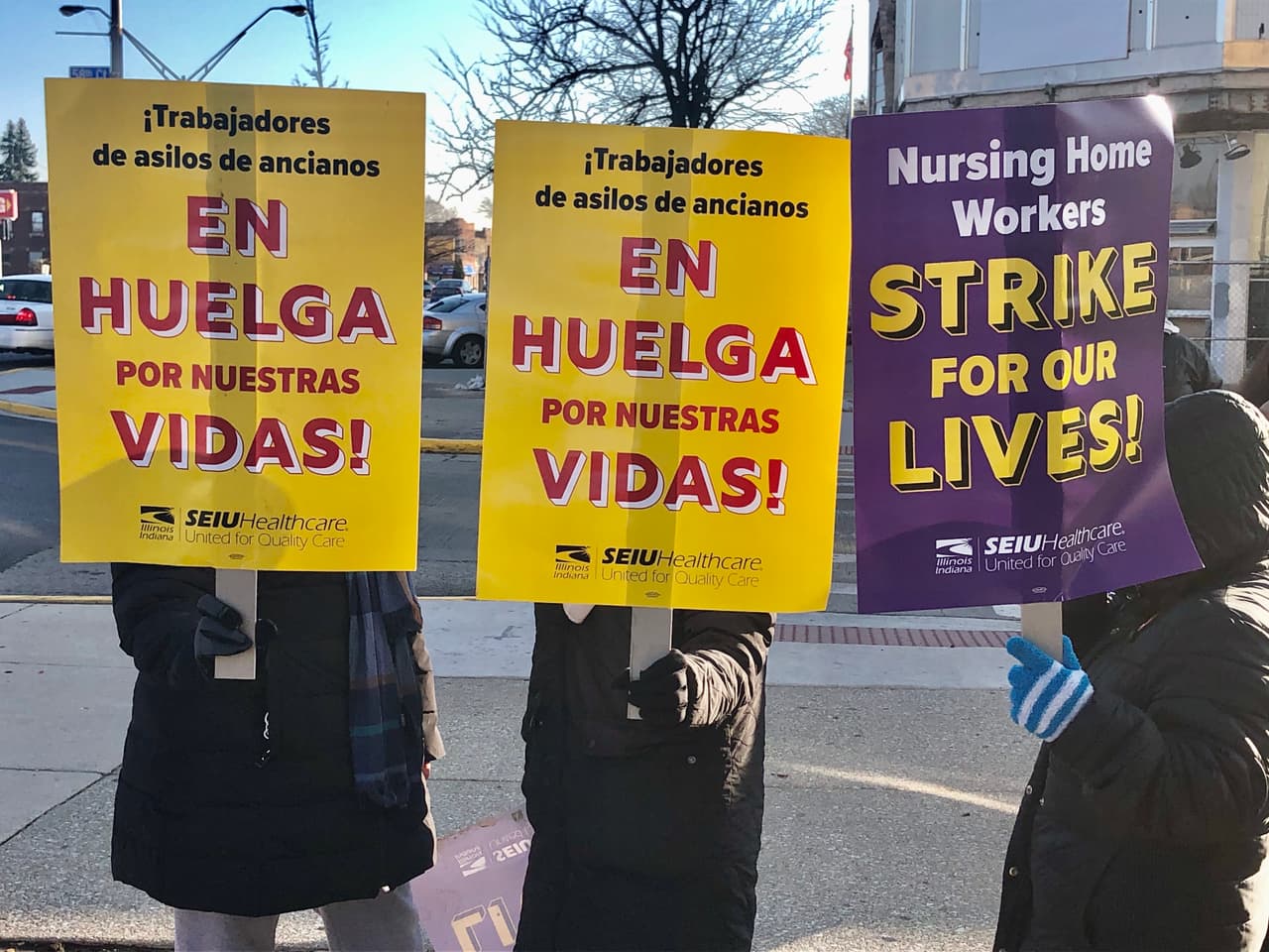 “Me ha tocado estar a cargo de 28 residentes en mi turno, yo sola, necesitamos por lo menos un segundo compañero. Mas apoyo en seguridad, algunos residentes pueden ser violentos”, agrega esta asistente de enfermería que trabaja desde 1993.