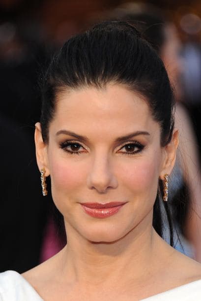 Sandra Bullock ha tenido una larga batalla judicial contra Thomas Weldon. El acosador padecía esquizofrenia paranoide y no tomaba sus medicamentos, la persiguió por bastantes años y le pedía que tuvieran una relación.Mira aquí los videos más chismosos.