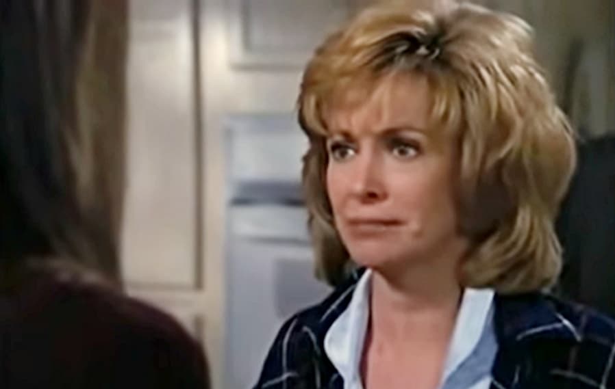 <b>Catherine Hicks</b>
<br>La madre de la familia Camden era Annie, una mujer alegre y amorosa que se apoyaba en su marido para sacar adelante a sus hijos. La actriz que le dio vida, Catherine Hicks, ya tenía una trayectoria de 20 años cuando se integró al elenco principal de'7th Heaven'.
<br>