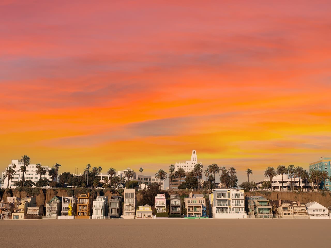 <b>Puesto 5: Santa Mónica, (Condado de Los Ángeles) California.</b>
<br>
<br>El alquiler promedio de esta ciudad en las costas de Los Ángeles es 
<b>de $4,357, un aumento de 15.07% respecto al año pasado.</b> Es el porcentaje de aumento de alquiler más pequeño de este ranking de 10.