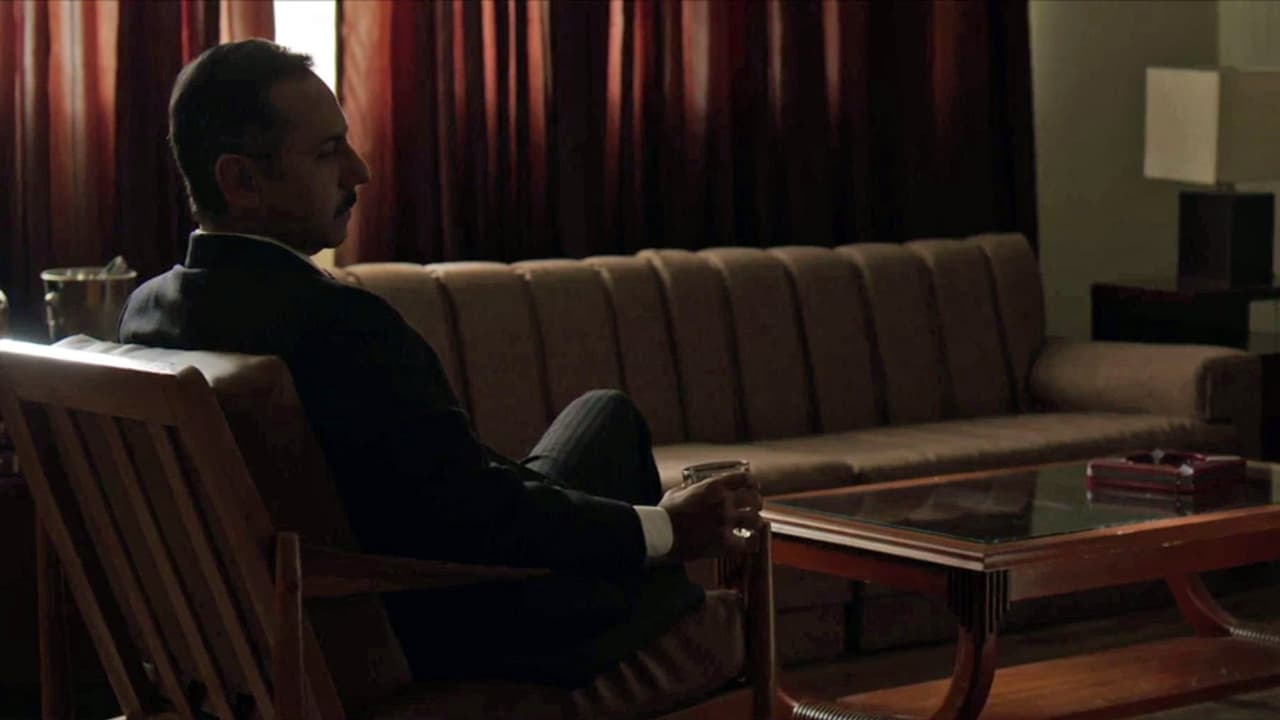 ‘Don Sol’ drinks a glass of whisky while he’s waiting for his enigmatic date.