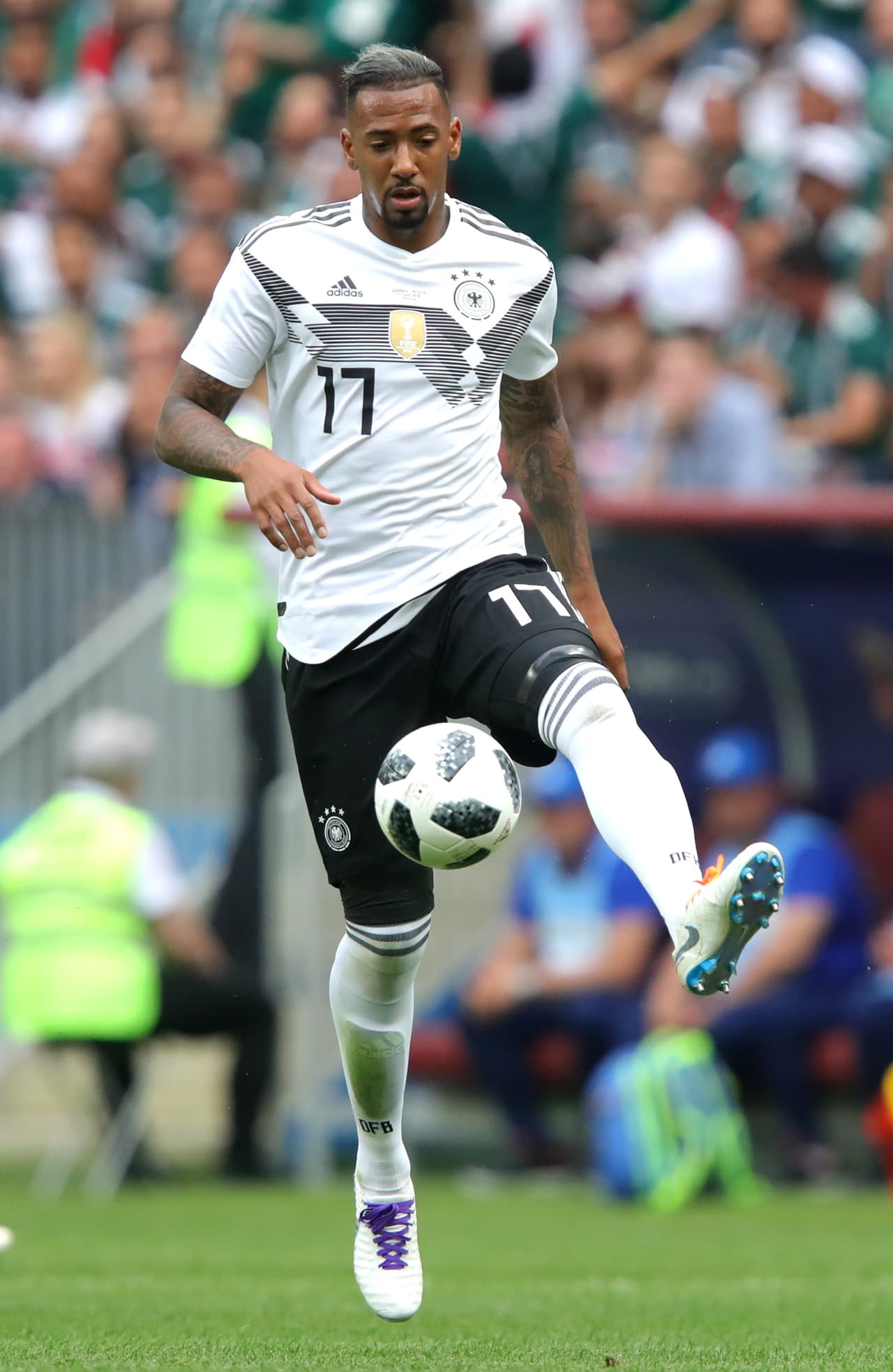 <b>Jerome Boateng: </b>con las líneas tan adelantadas, el defensa del Bayern Múnich sufrió la velocidad de los delanteros rivales. En el gol de Lozano se quedó colgado.