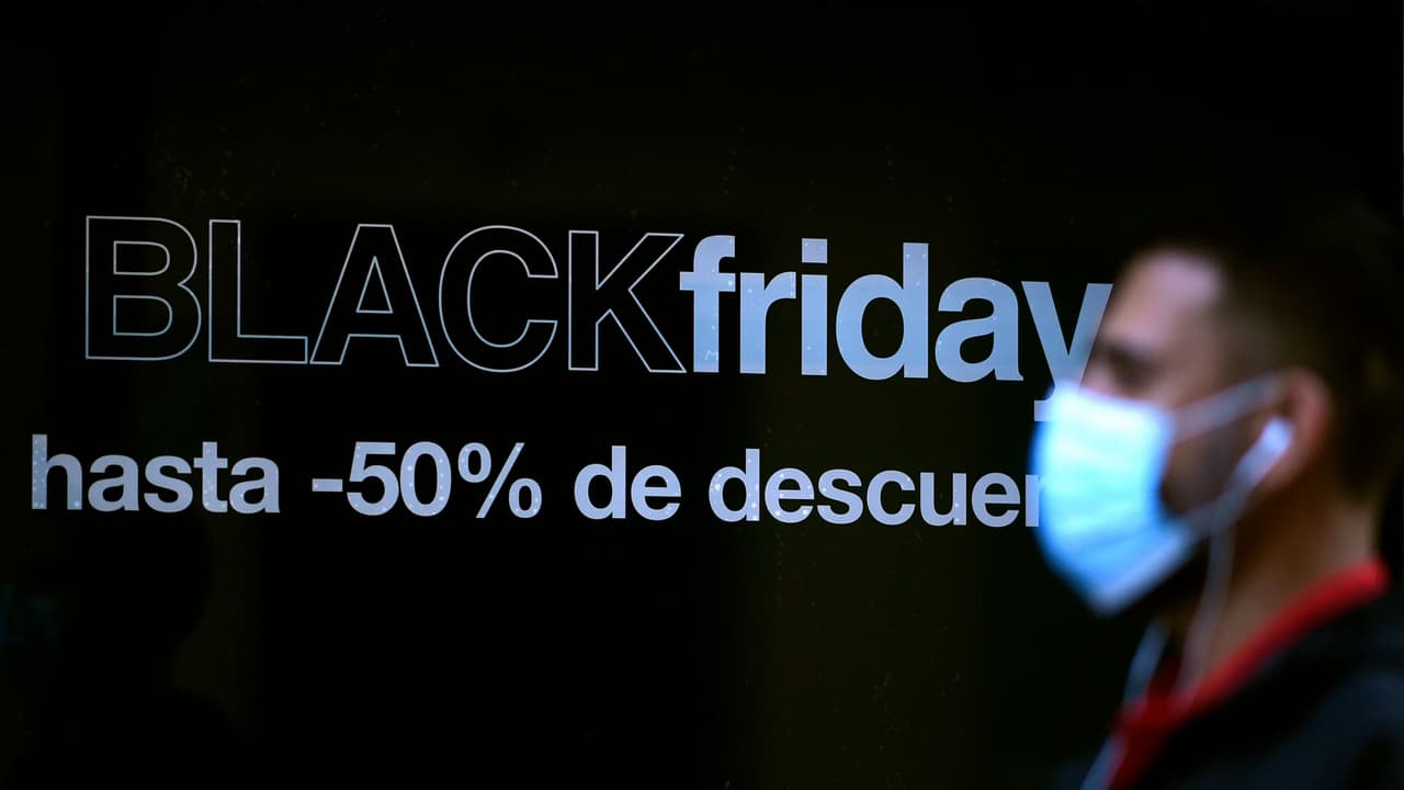 Consejos para evitar contagiarse al coronavirus durante las compras del Black Friday 