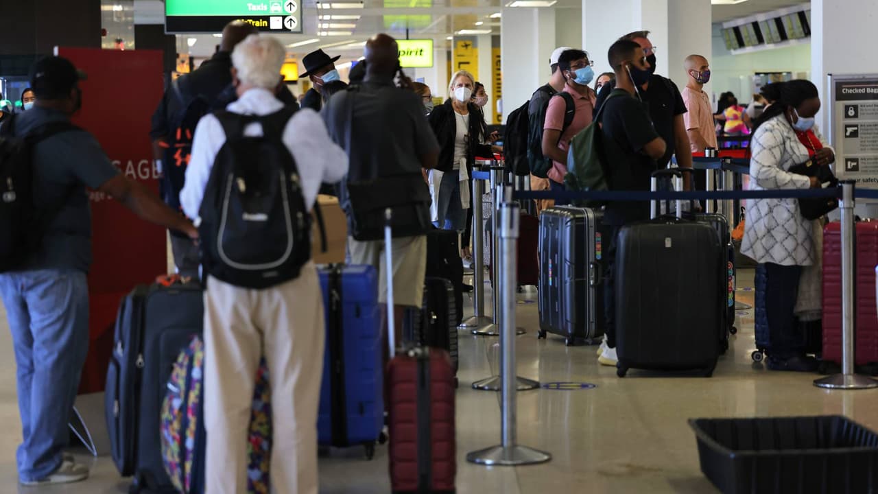 Las lluvias causan retrasos y cancelaciones en los aeropuertos del área triestatal: así está el panorama