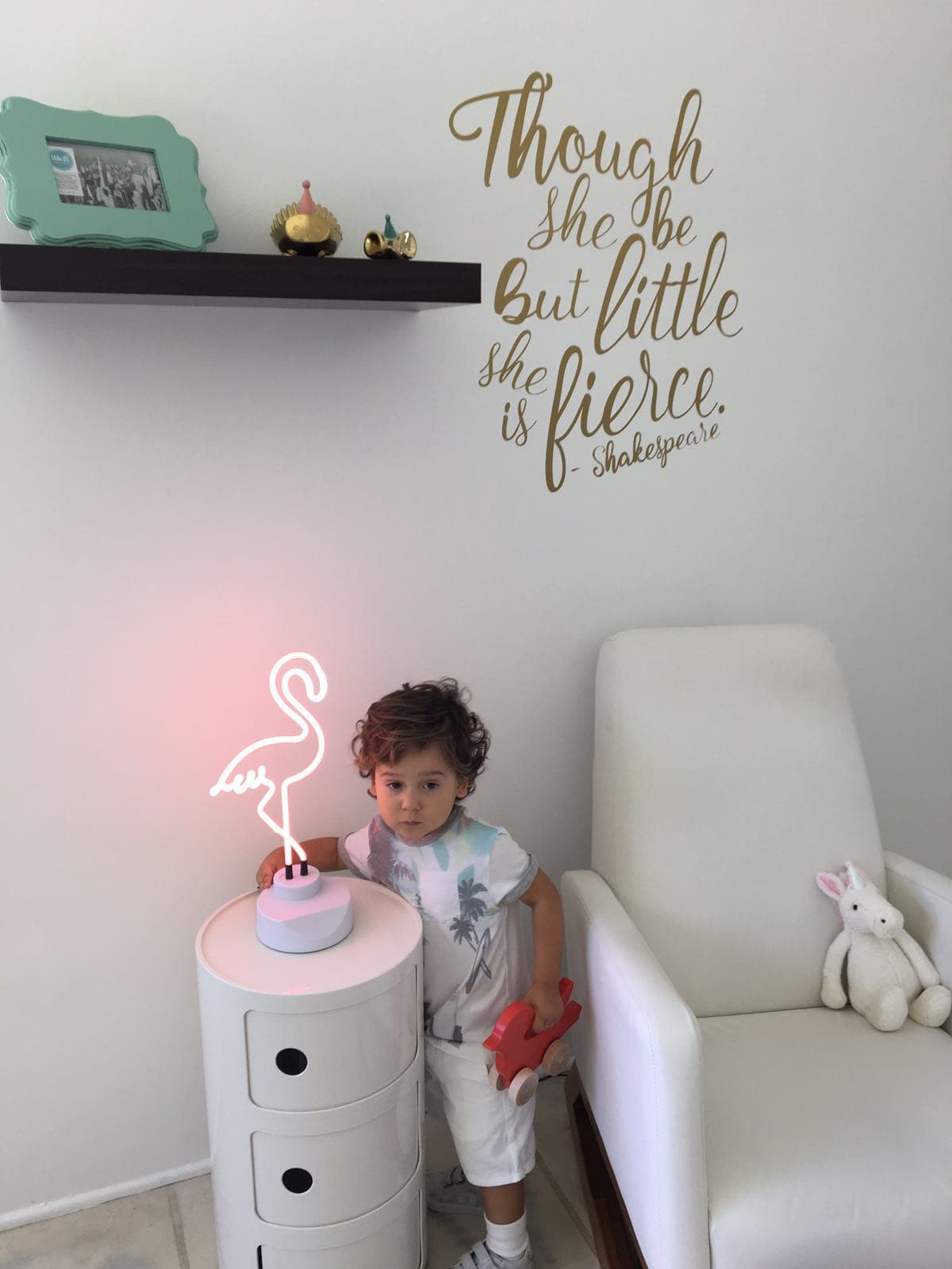 Bruce está a punto de cumplir 2 añitos de edad y ya esperaba con ansias conocer a su hermanita.