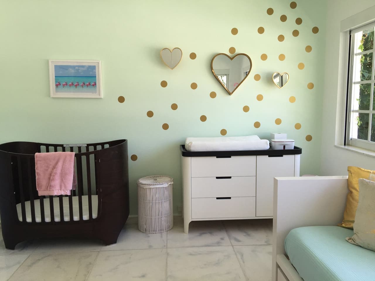 La cunita estaba lista y esperando a la princesa que dormirá en ella.