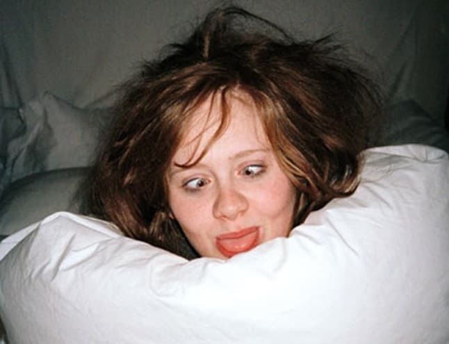 Uffffff! Una de las fotos muestra a la intérprete de 'Hello' en su peor momento y por la mañana, sin maquillaje y haciendo caras chistosas.