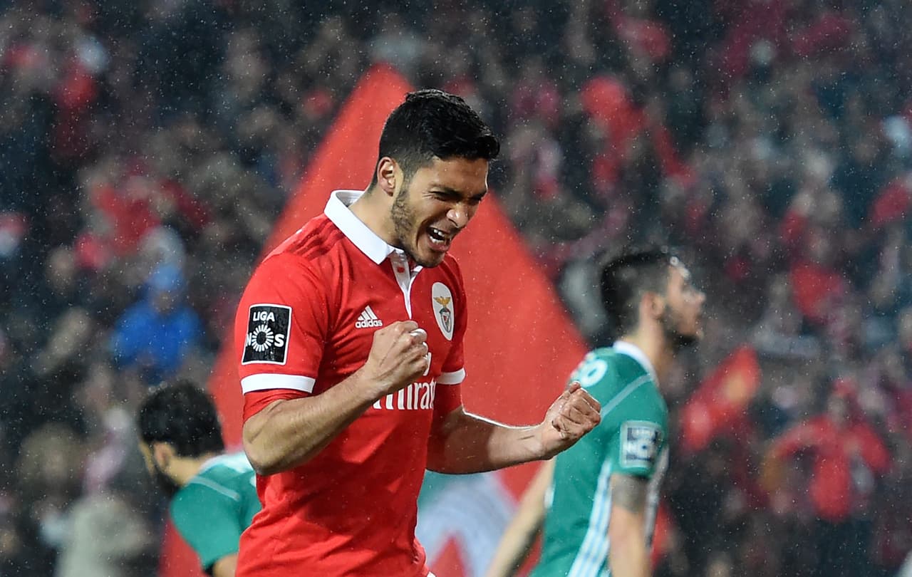 Sobre todo para el delantero del Benfica, que aunque sigue sin quedarse con la titular, suma 230 minutos en la Liga NOS y está por alcanzar la cifra que consiguió en los primeros meses de la temporada, pero tan solo en tres meses.