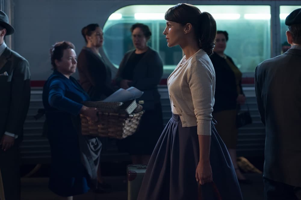 Y Ana decide partir a Barcelona.