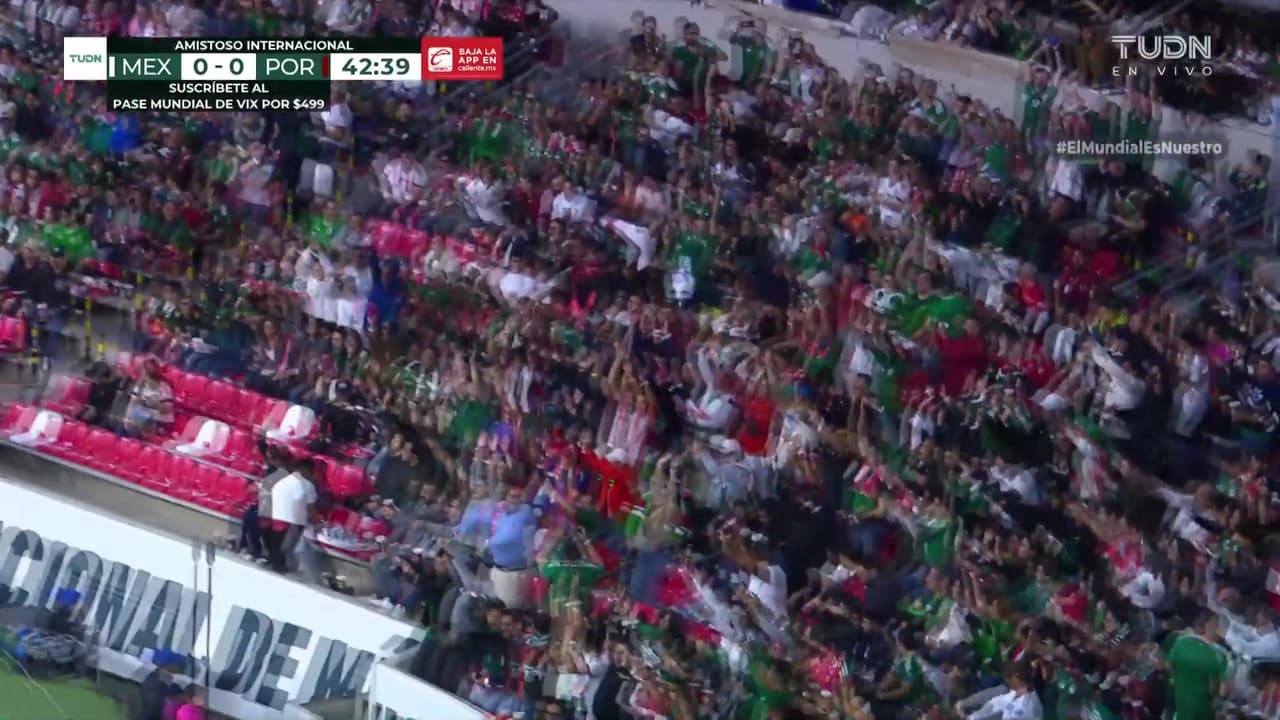 ¡Como en el 86! El nostágico momento de La Ola en las gradas del Estadio Banorte