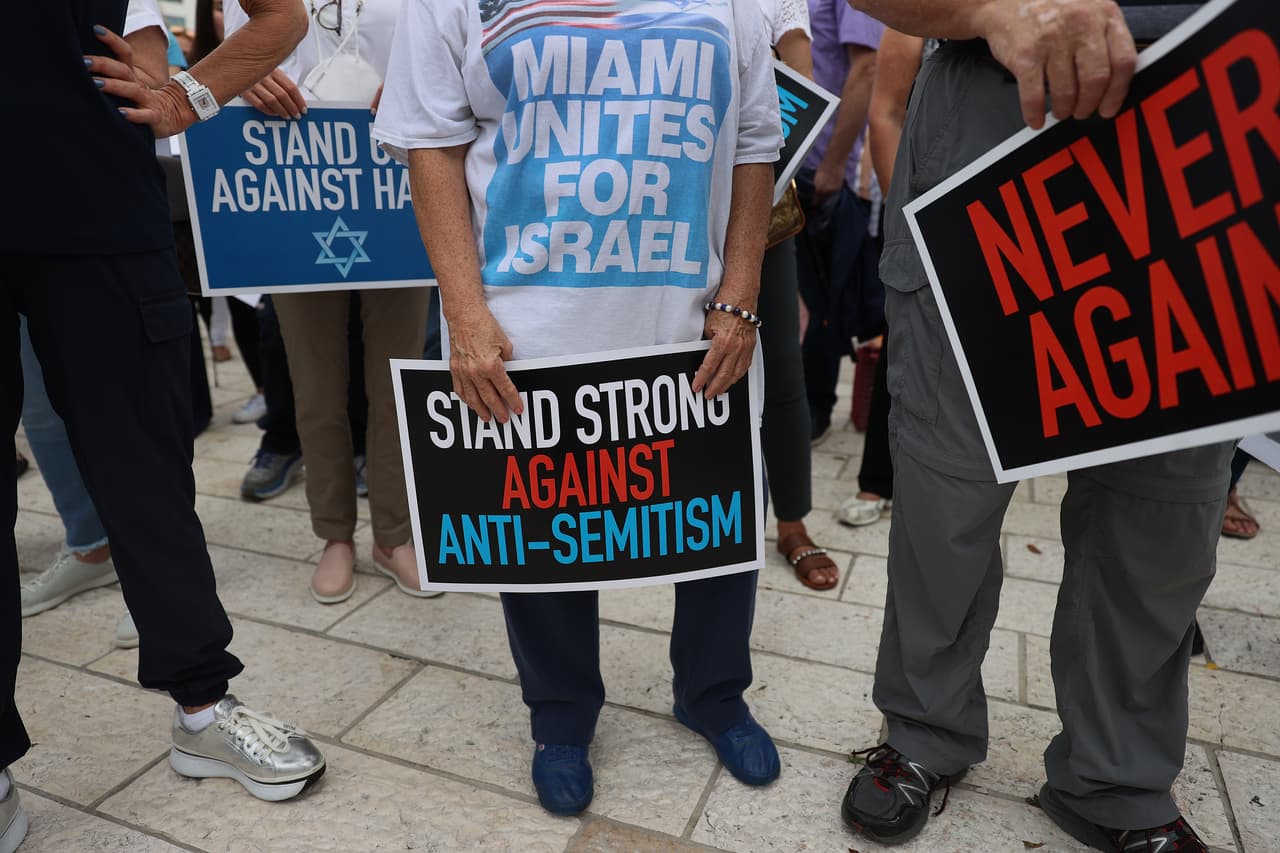 Distribuyen panfletos anónimos que culpan a la comunidad judía de manejar supuesta "agenda covid-19"