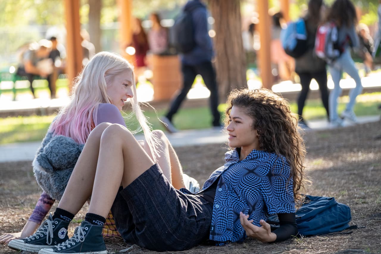 La serie la protragonizan Hunter Schafer como Jules Vaughn y Zendaya como Rue.