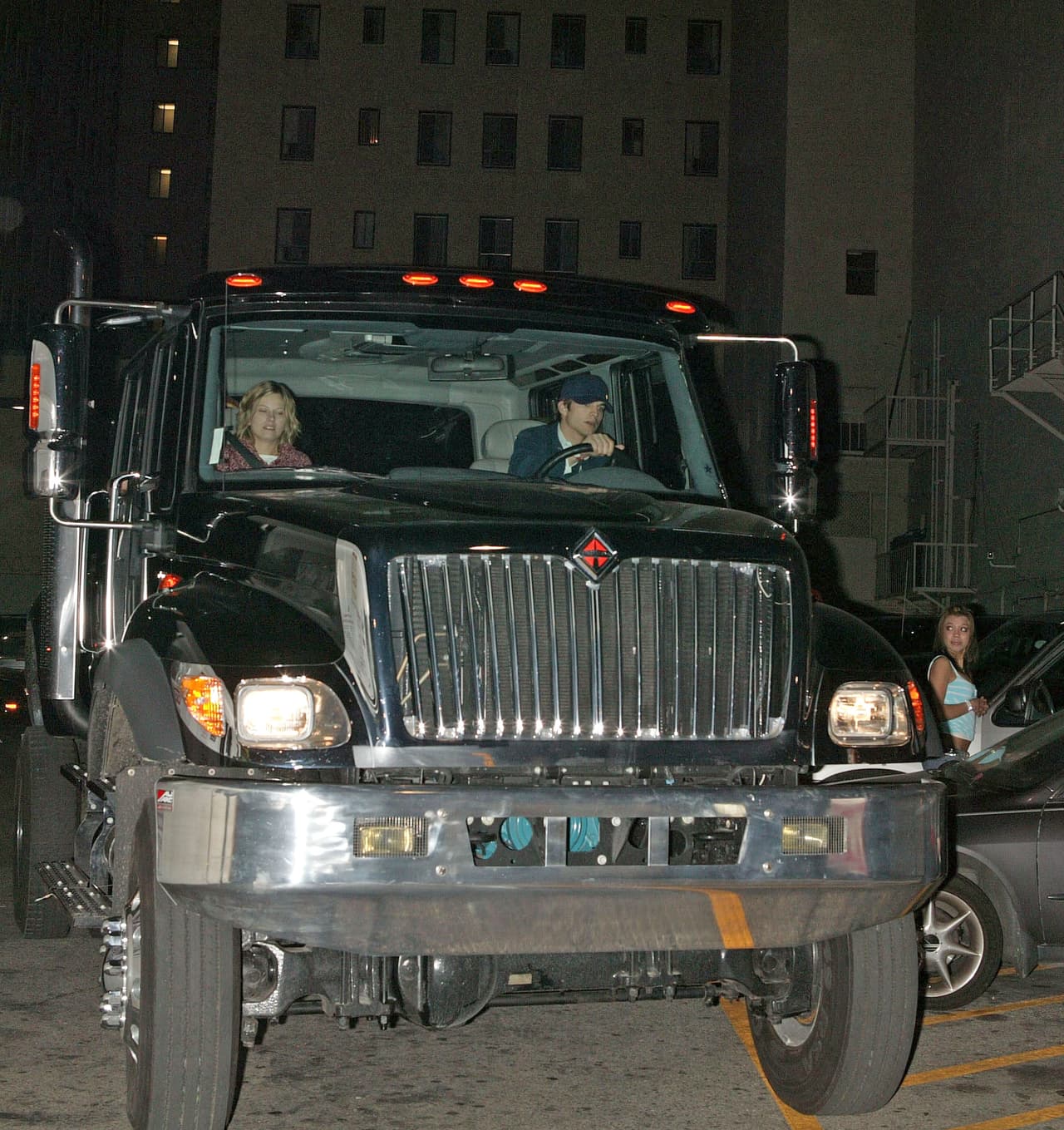 Tal vez no lo sabías, pero
<b> Ashton Kutcher</b> en algún momento de su vida, hace más de 10 años, tenía esta enorme pickup 4x4
<b> International modelo CXT.</b>