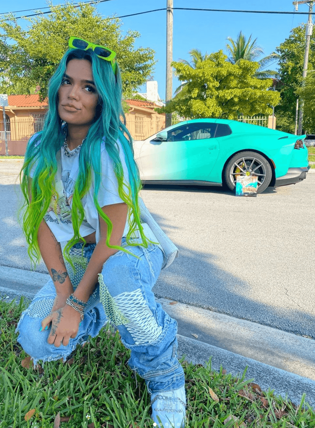 Nuevamente este automóvil deportivo fue lienzo de color para la intérprete del 'Makinon’, ya que pasó de ser blanco a tener el color favorito de Karol, azul marino.