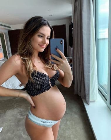 En su publicación más reciente, fechada el 18 de junio de 2019, 
<b><a href="https://www.univision.com/famosos/aun-no-nace-su-bebe-pero-chicharito-admite-que-ha-cambiado-y-sarah-kohan-no-se-queda-atras-fotos">Sarah Kohan reveló</a></b> una imagen del momento exacto en que su recién nacido Noah hizo un descubrimiento.