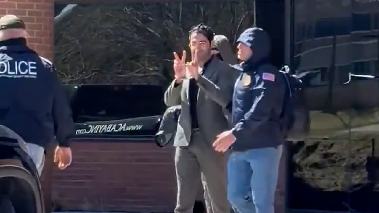 Un estudiante de Columbia con 'green card' es detenido por ICE en su cita para obtener la ciudadanía estadounidense