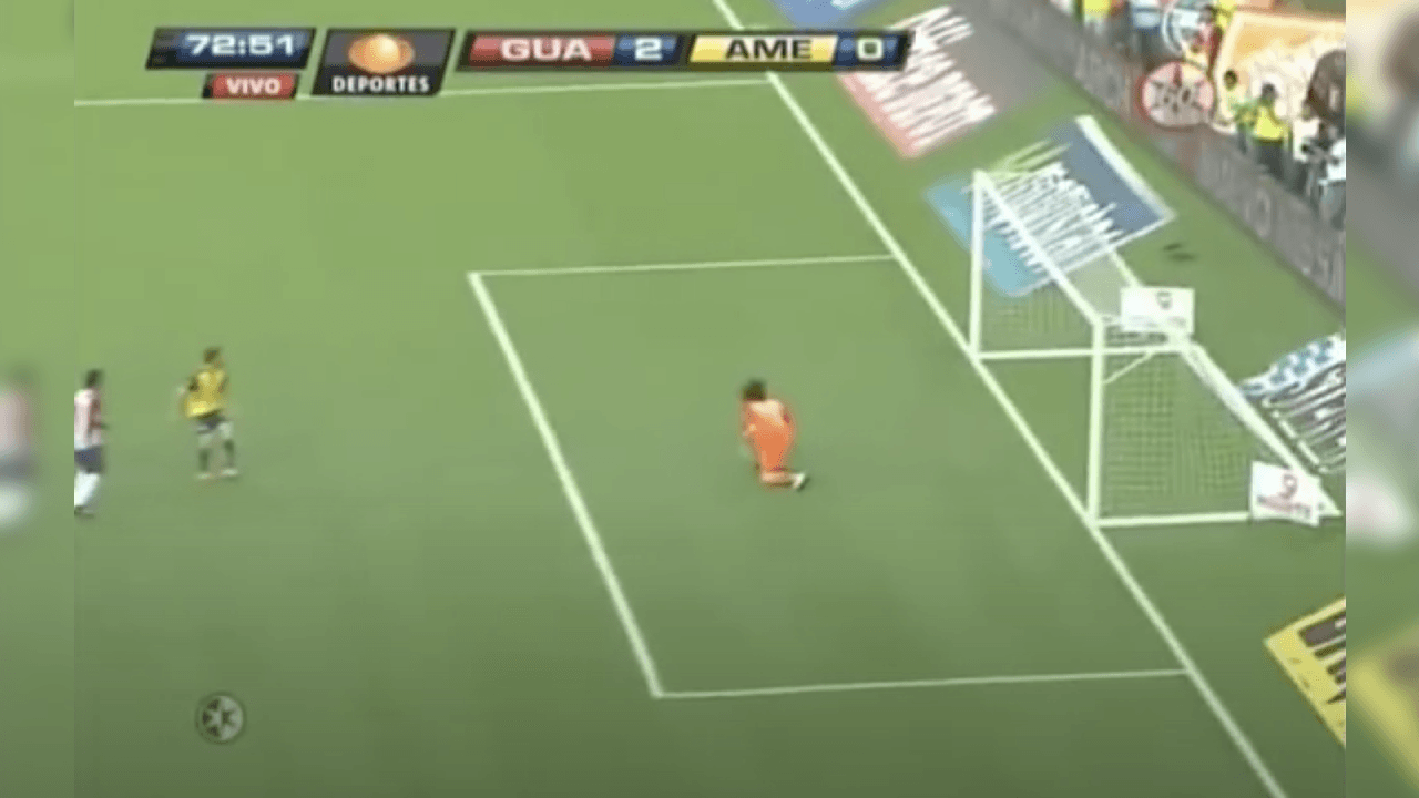 Ochoa nuevamente se quedó mirando como el esférico se estremecía en las redes.